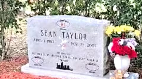 FAMOUS GRAVES - VOL. 579: SEAN TAYLOR