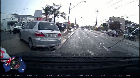 Aussiecams - Wet conditions, 4 lanes of traffic, what else could go wrong! Kilburn SA