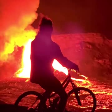 🌋Donald J. Trump 🇺🇸 News - 🚨#BREAKING Kilauea Volcano erupted, unleashing massive lava fountain🌋