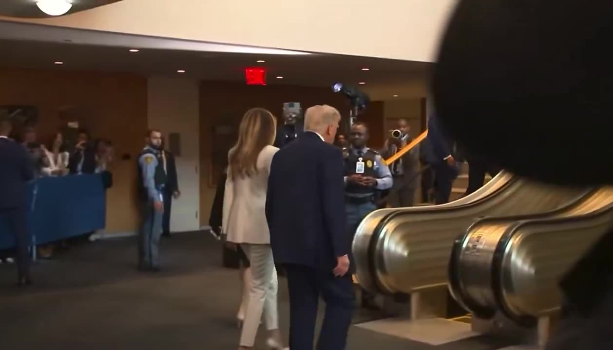 🔥Trump became a stationary target. Why didnt SS cover & evacuate him⁉️