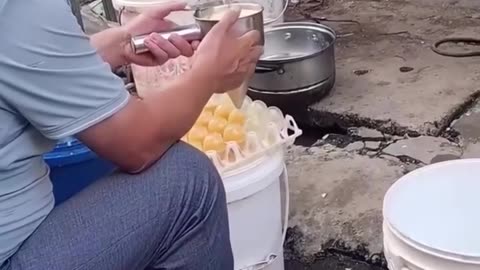 Awareness-The egg you’ve eating might not even come from a chicken-chimecal liquid fake shell fake eggs in minutes