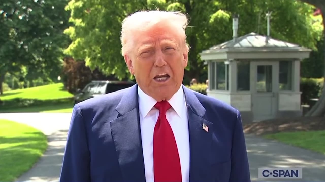 Trump Says Bezos "Did The Right Thing" Scrapping Plan to Display China Tariff Costs on Amazon