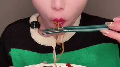 *Spicy Pig Trotter & Stir-Fried Noodles Mukbang | Eating Show 🍖🍜🔥*