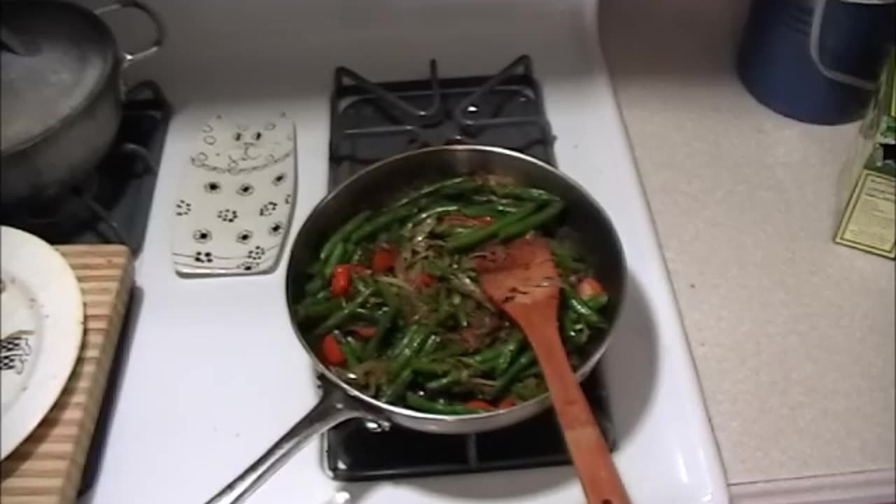 Food how to cook prepare fresh green beans with garlic shallots tomato