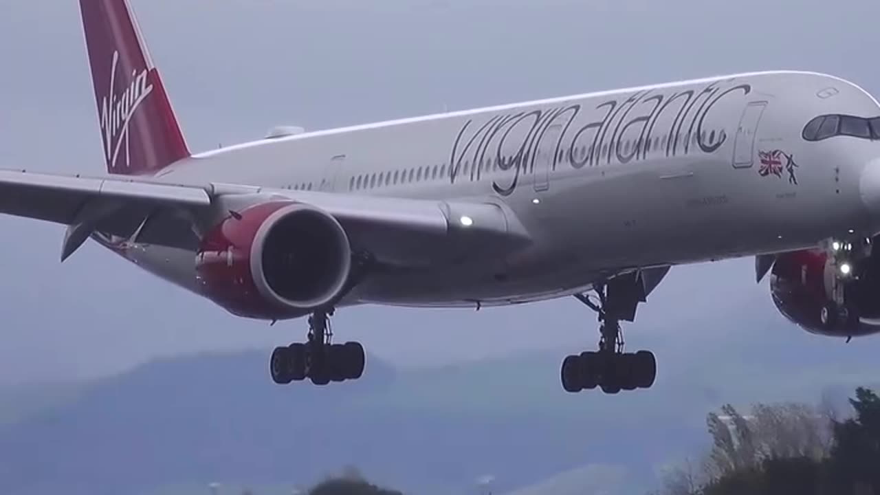 A difficult landing for the pilot of the Airbus A350 of Virgin Atlantic