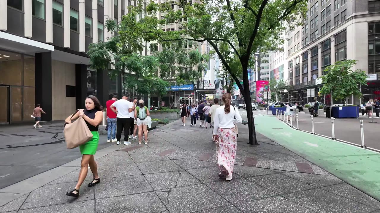 New York City LIVE Walking (chat on YouTube)