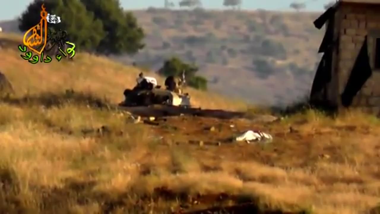 Syrian War T-62 hit by B-9 recoiless rifle in Basanqul, Idlib 2013.06.04
