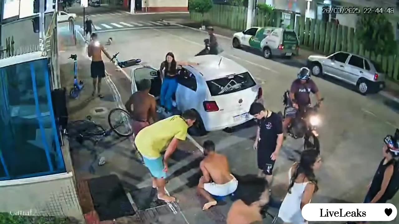 Robber Chose The Wrong Couple!