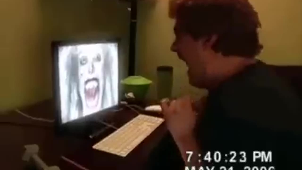Scary Maze Funny Moment – Hilarious Reactions and Jump Scares!