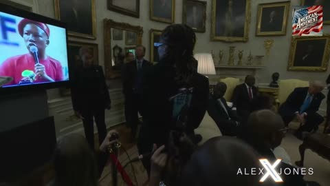 Trump shows South African President the killing of white people in South Africa