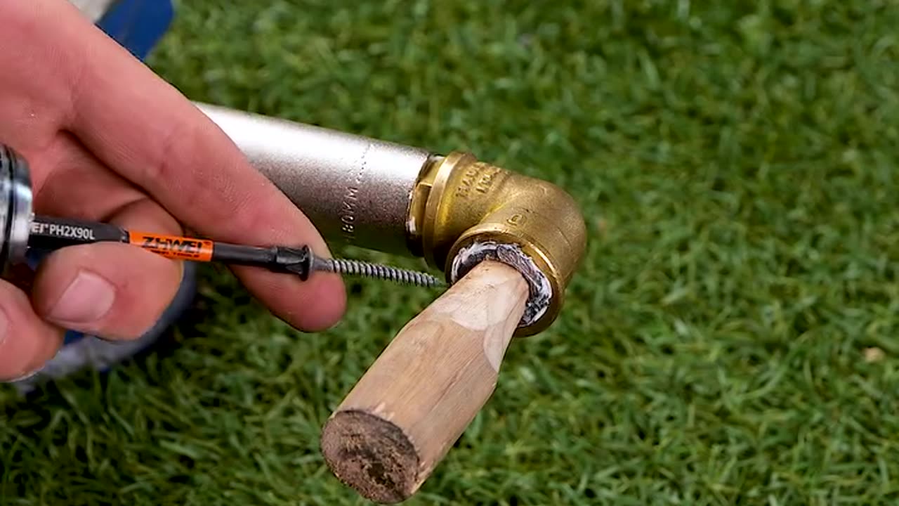 Simple solution for stuck pipe thread.hd