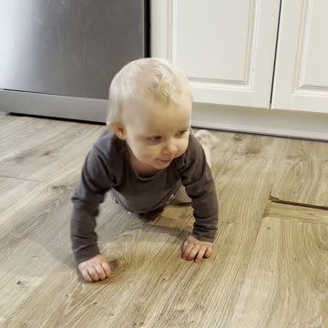 Kayla Crawling in Circles — Too Cute 🌀👶