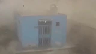 The clearest footage of the explosion at Iran's Bandar Abbas Port