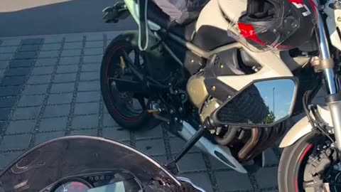 Smooth ride with a few snapshots of the vibe 🏍️📸