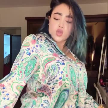 Jara Pass Aao Toh Chain Aa Jae 😍