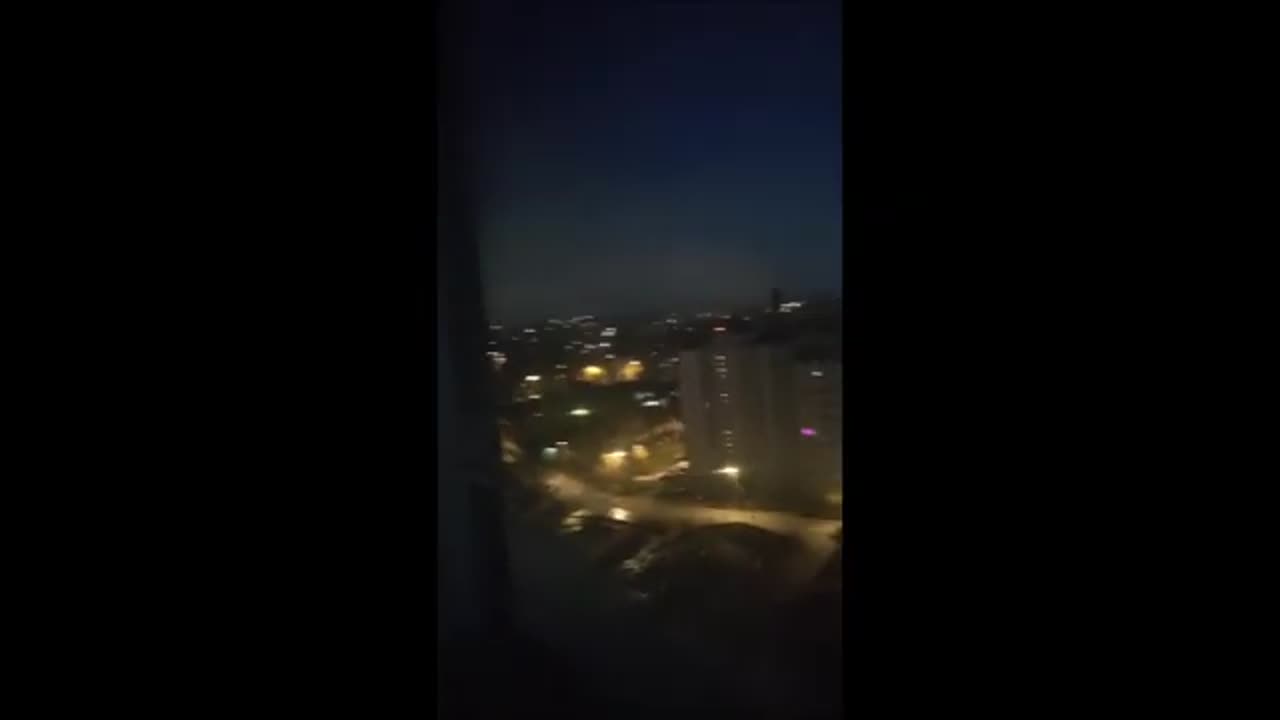 Mysterious green glowing 'fireball' like object spotted over sky in Moscow Russia