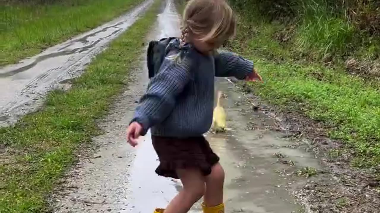More dancing in the April rain ☔🐥👱♀️