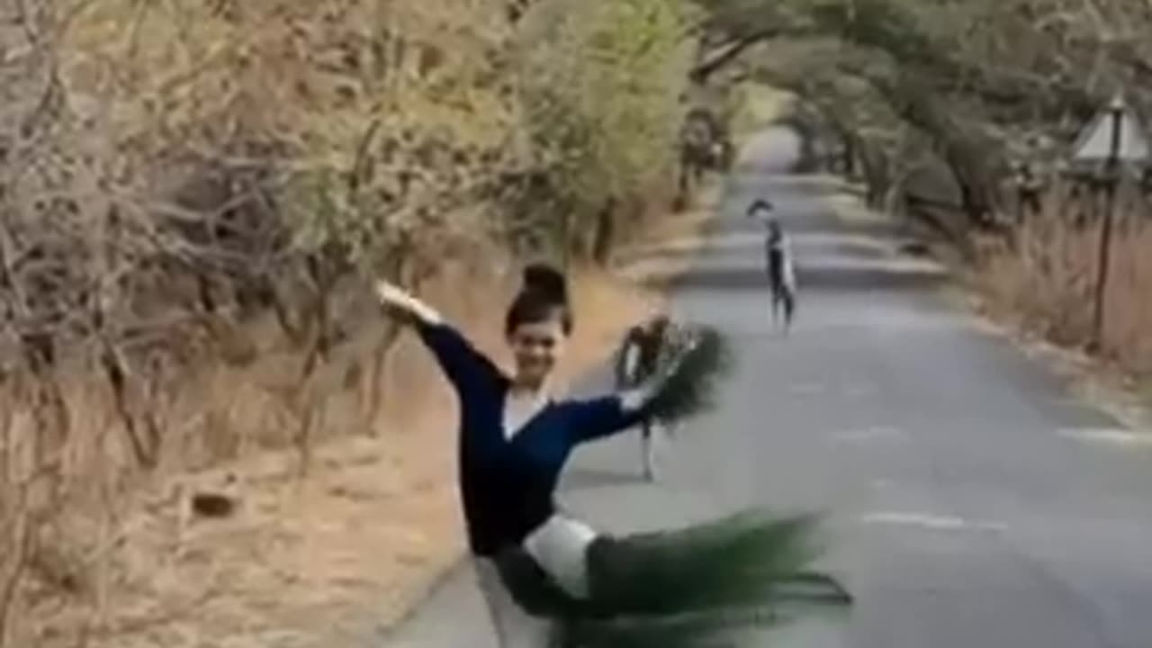 Graceful Roadside Dance Performance 💃🌿