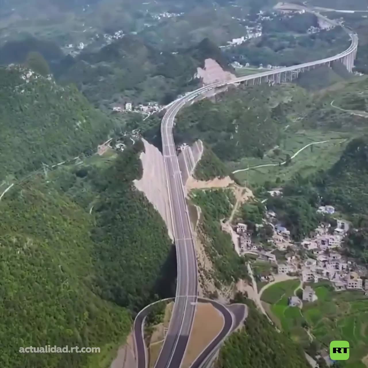 Así construyen puentes en China