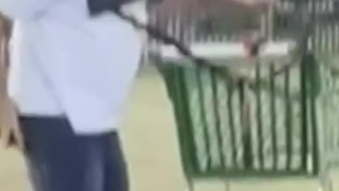 Bondi Beach Hero Stops Shooter – Incredible Act of Bravery Caught on Camera! | Roxom TV