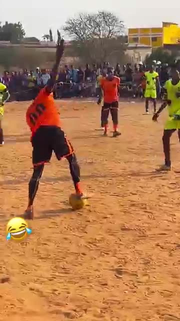FUNNY FOOTBALL SKILLS 😂