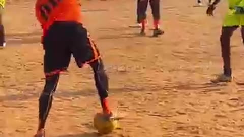 FUNNY FOOTBALL SKILLS 😂