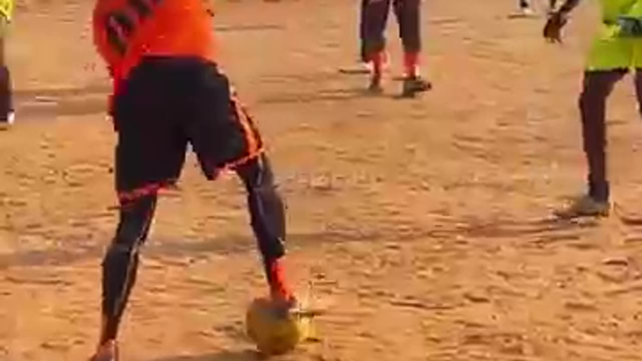 FUNNY FOOTBALL SKILLS 😂