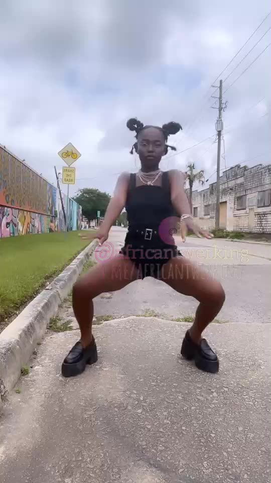 Tryna bounce this little fatty ass. 😝😝