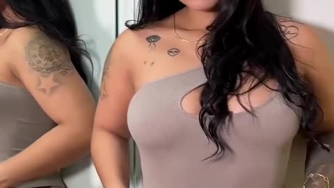 🍑 The Girl In The Mirror 😍