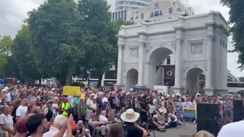 🇬🇧 Thousands of people attend London protest to demand the Government