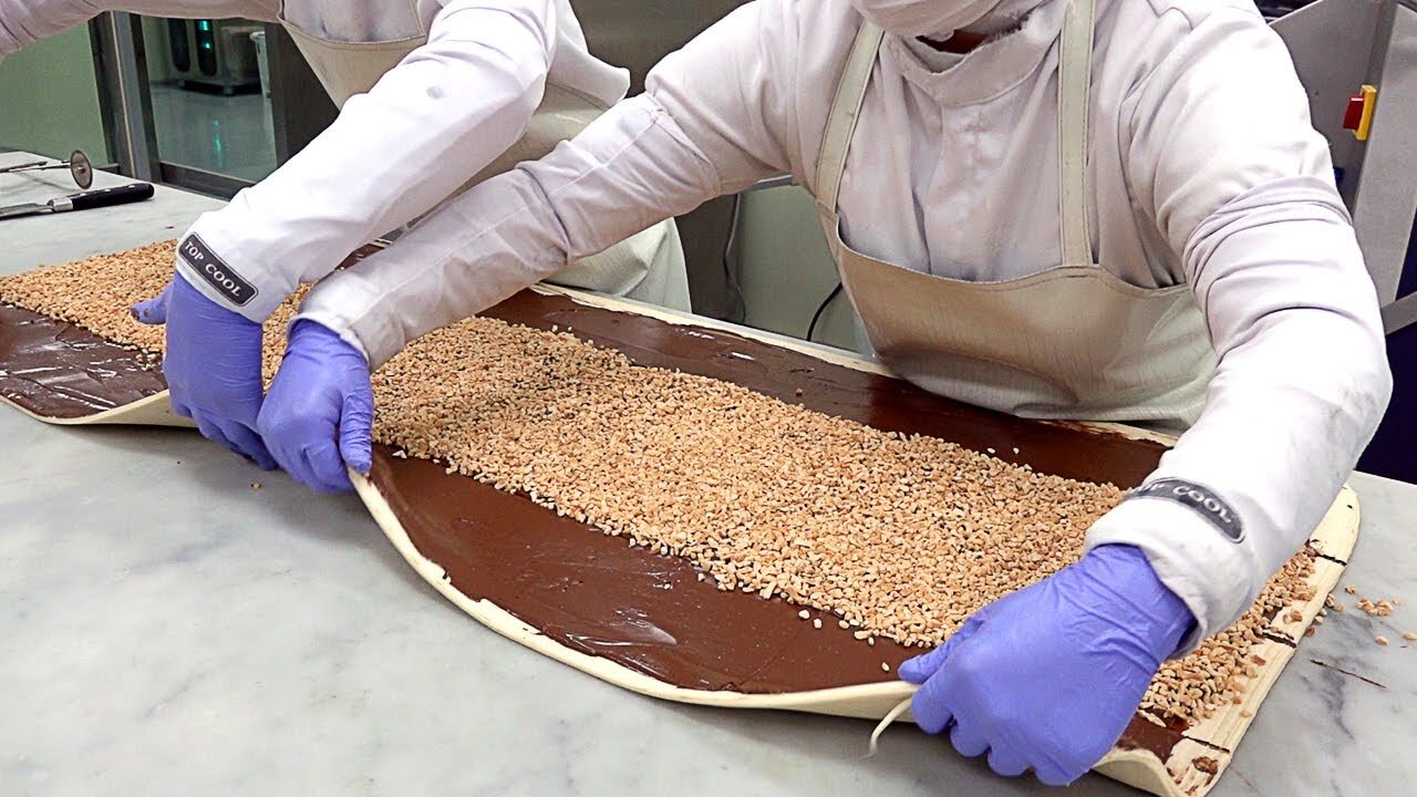 Amazing Nutella Peanut Twist Making Process - Bread Factory in Korea