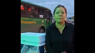‘Lady Tamales’ pide disculpas tras tirar un puesto ambulante