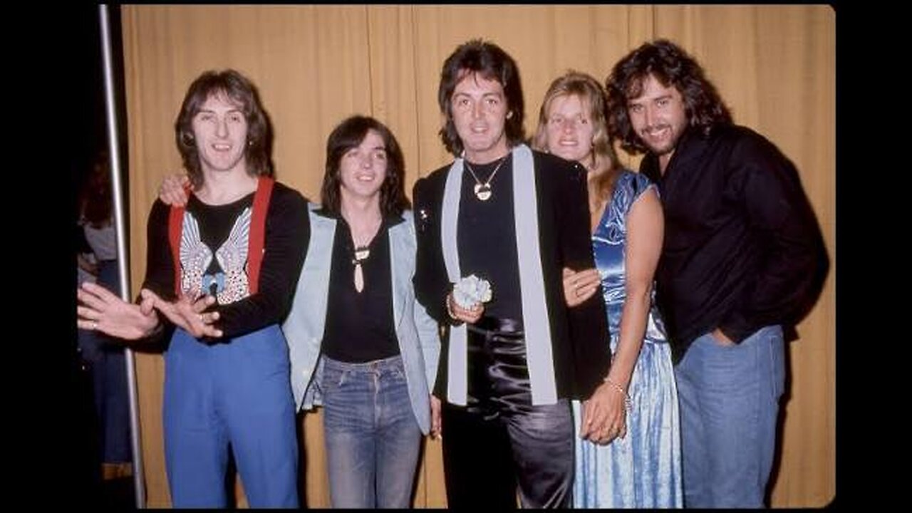 JET ~ Paul McCartney & Wings ( Live )