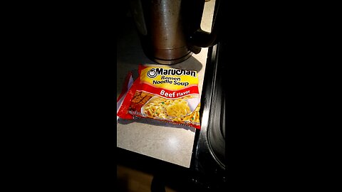 Eating Maruchan Ramen Noodle Beef Flavor, Dbn, MI, 7/25/25