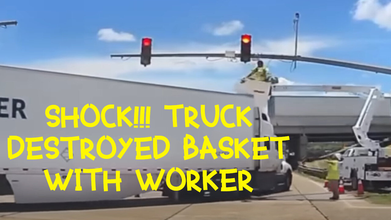 SHOCK: A truck knocked down a basket with a worker who was repairing a traffic light!!!