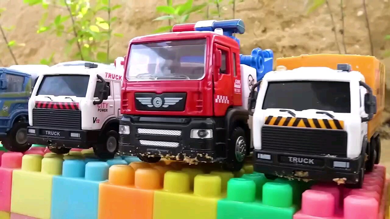 Trucks for Kids Construction Show - #excavator, Dump Truck, Mixer Truck in Surprise Eggs #jcb #toy