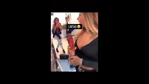 Woman gets an epic surprise 😳