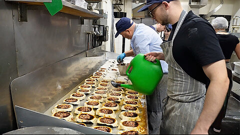 Inside a 100 Year Old London Pie & Mash Shop - 5th Generation Continues the Legacy