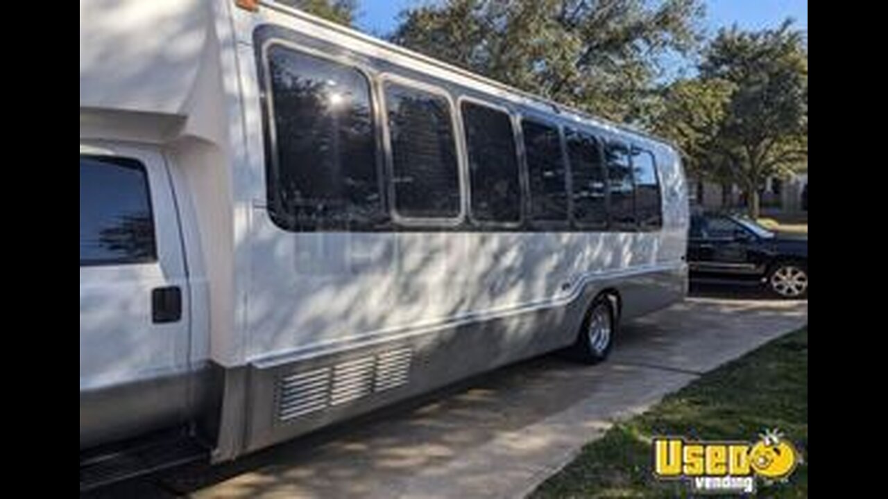 Well Maintained - 2007 Ford F550 Party Bus | Mobile Business Unit for Sale in Texas!