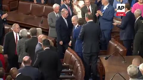 A 6ft Netanyahu is a short guy in Congress thesedays....wake up folks, it's a movie
