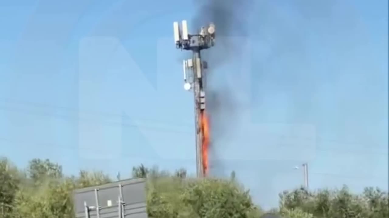 More 5G towers burning