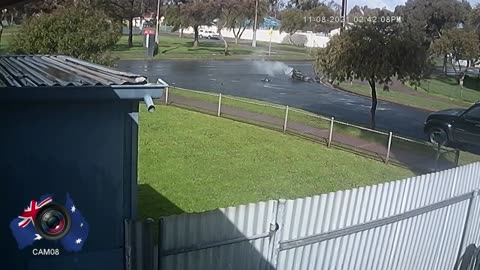 Aussiecams - Reckless Commodore driver loses control Davoren Park SA