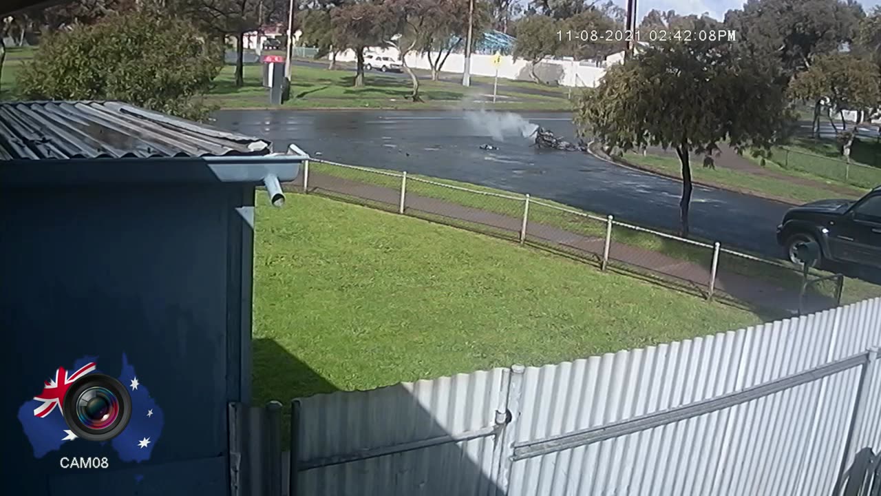 Aussiecams - Reckless Commodore driver loses control Davoren Park SA