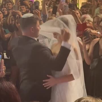 ISRAEL: Boris was severely wounded in the war and lost his leg – this evening, got married