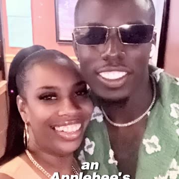 Jamal Roberts Returns to Applebee’s in Sweet Moment with Loyal Fan Andria Osborne - WorldEye