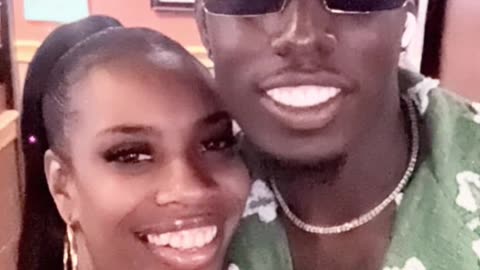 Jamal Roberts Returns to Applebee’s in Sweet Moment with Loyal Fan Andria Osborne - WorldEye