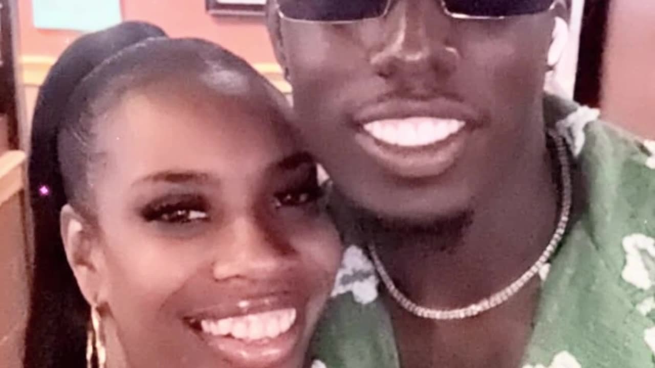 Jamal Roberts Returns to Applebee’s in Sweet Moment with Loyal Fan Andria Osborne - WorldEye