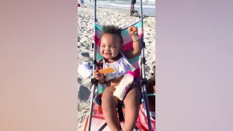 Funny Baby's Reaction On The Beach ｜｜ 5-Minute Fails