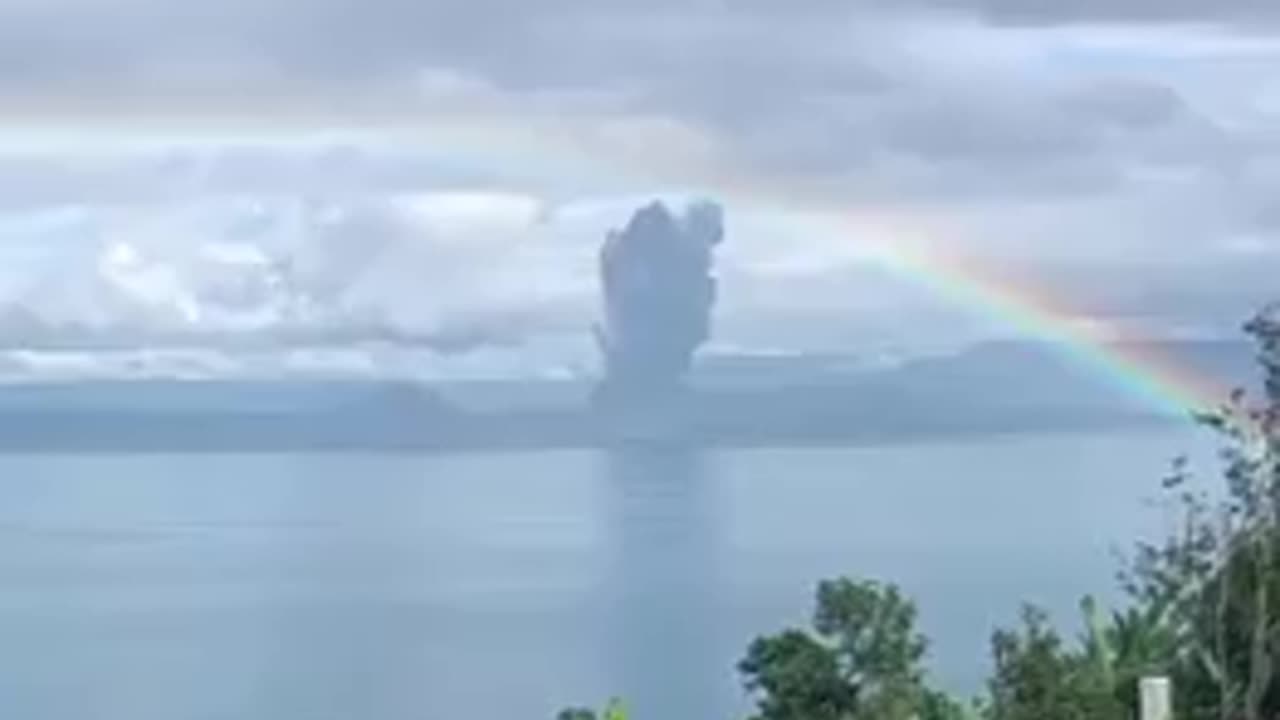 Video shows Taal volcano eruption in Philippines