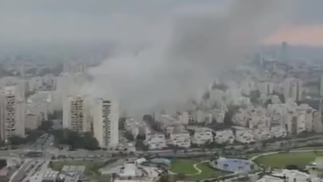 BREAKING: Iranian missile hits 7-story building in Beersheba, Israel.